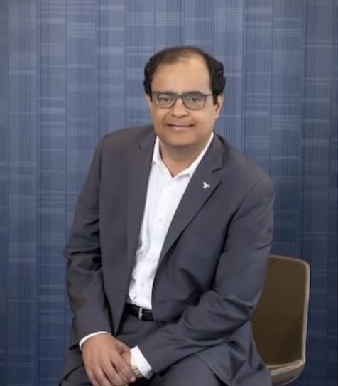 有片∕公司庆典乘铁笼华丽登场 铁链突断裂高空直坠 执行长身亡