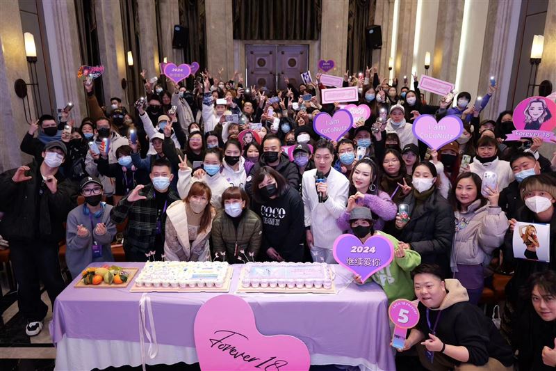 李玟49岁冥诞生日会 腥夫缺席 李妈妈这么说