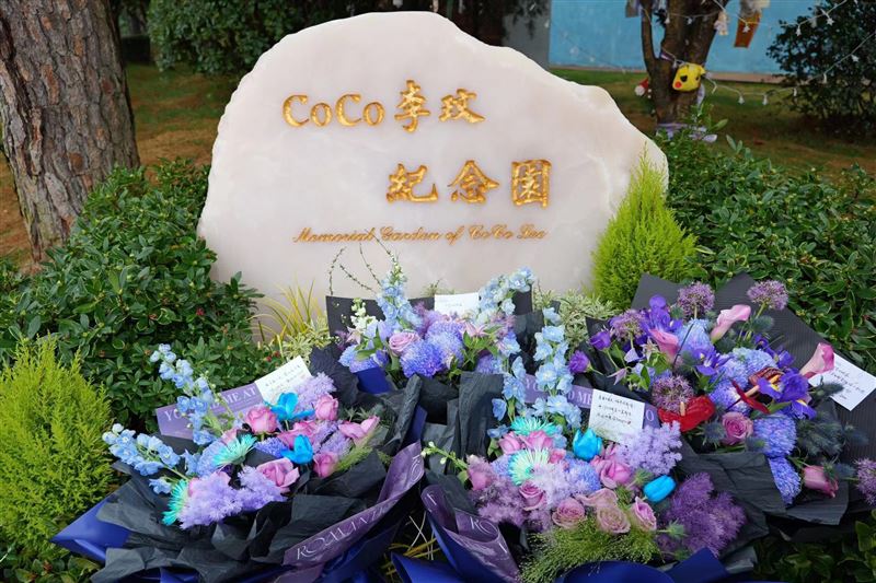 李玟49岁冥诞生日会 腥夫缺席 李妈妈这么说