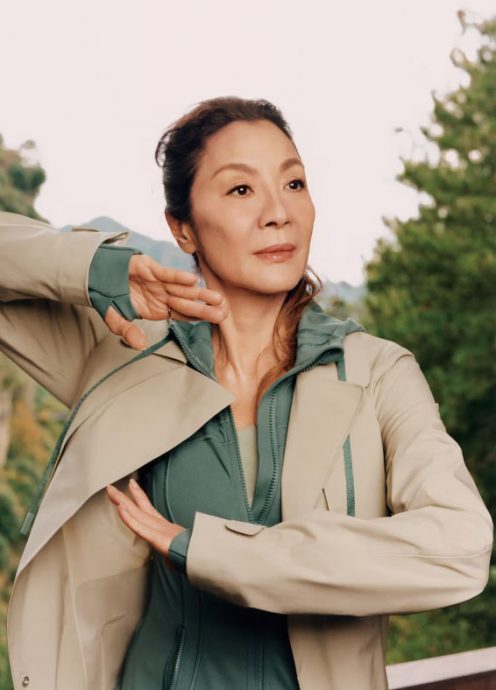 杨紫琼女侠气场全开  把新年广告片变武侠片