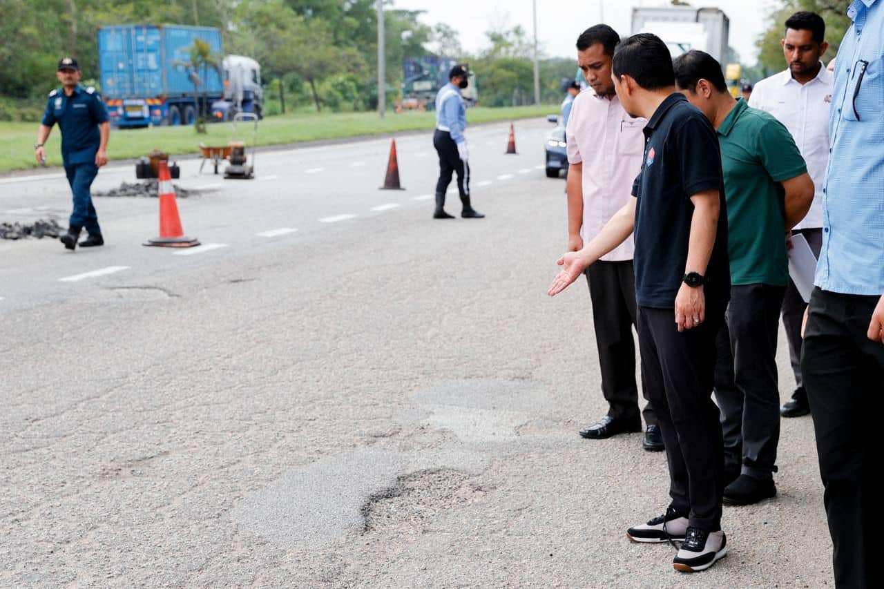 柔︰ 柔大臣:确保交通顺畅安全 丹绒浪沙道路将加速维修