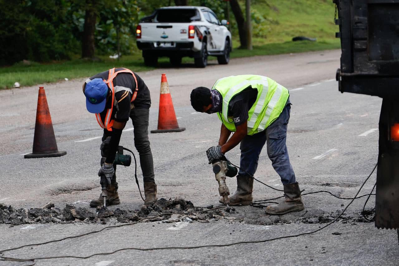 柔︰ 柔大臣:确保交通顺畅安全 丹绒浪沙道路将加速维修