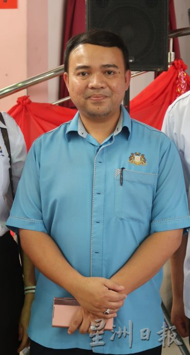 柔︰希尔︰建议单行道减至一条，从白桥交通灯至青年路