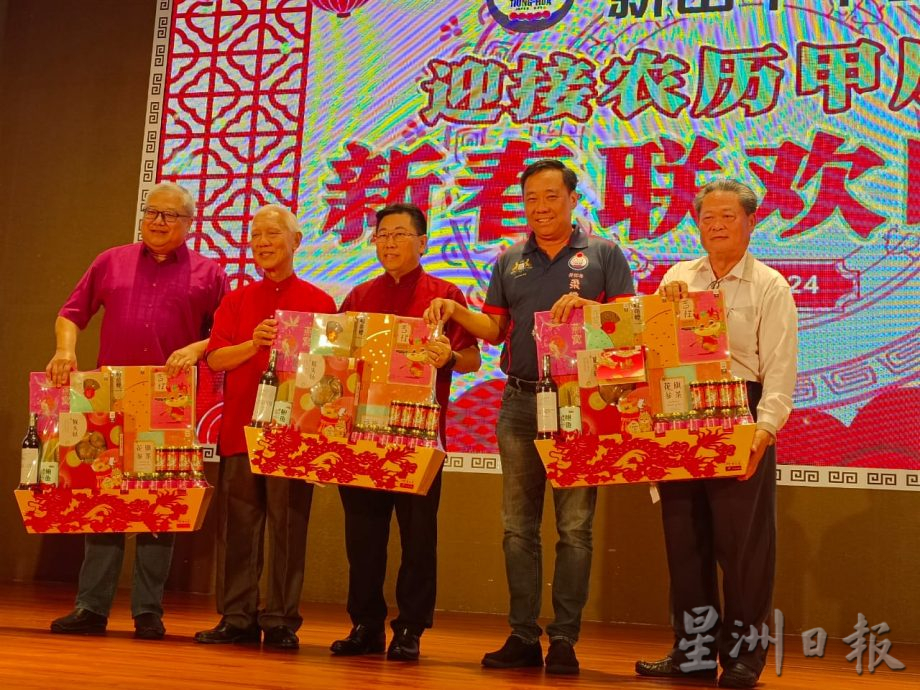 柔： 何朝东:柔苏丹就任元首  相信可团结人民