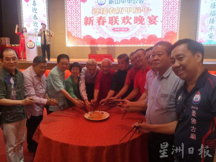 柔: 何朝东:柔苏丹就任元首 相信可团结人民