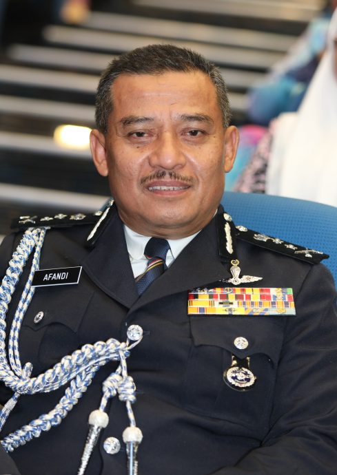 柔： 卡玛鲁查曼荣休  古玛升任柔警界一哥