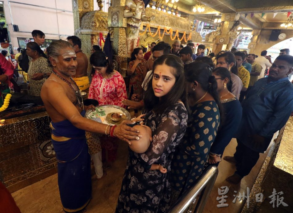 柔： 大宝森节祈愿还愿  淡杯兴都庙人山人海