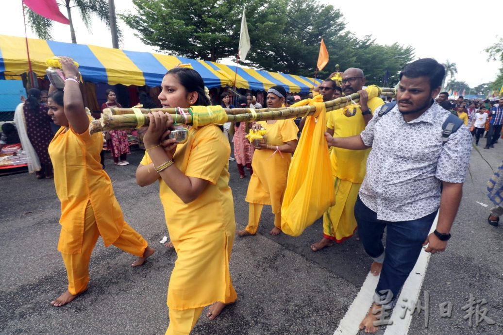 柔： 大宝森节祈愿还愿  淡杯兴都庙人山人海