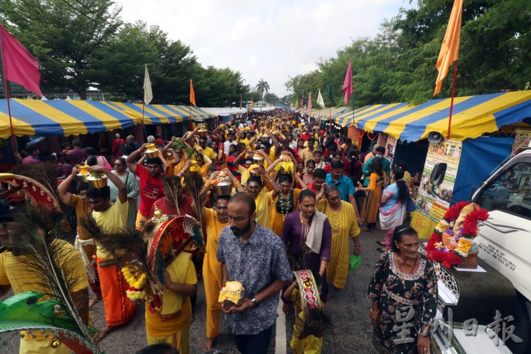 柔： 大宝森节祈愿还愿  淡杯兴都庙人山人海