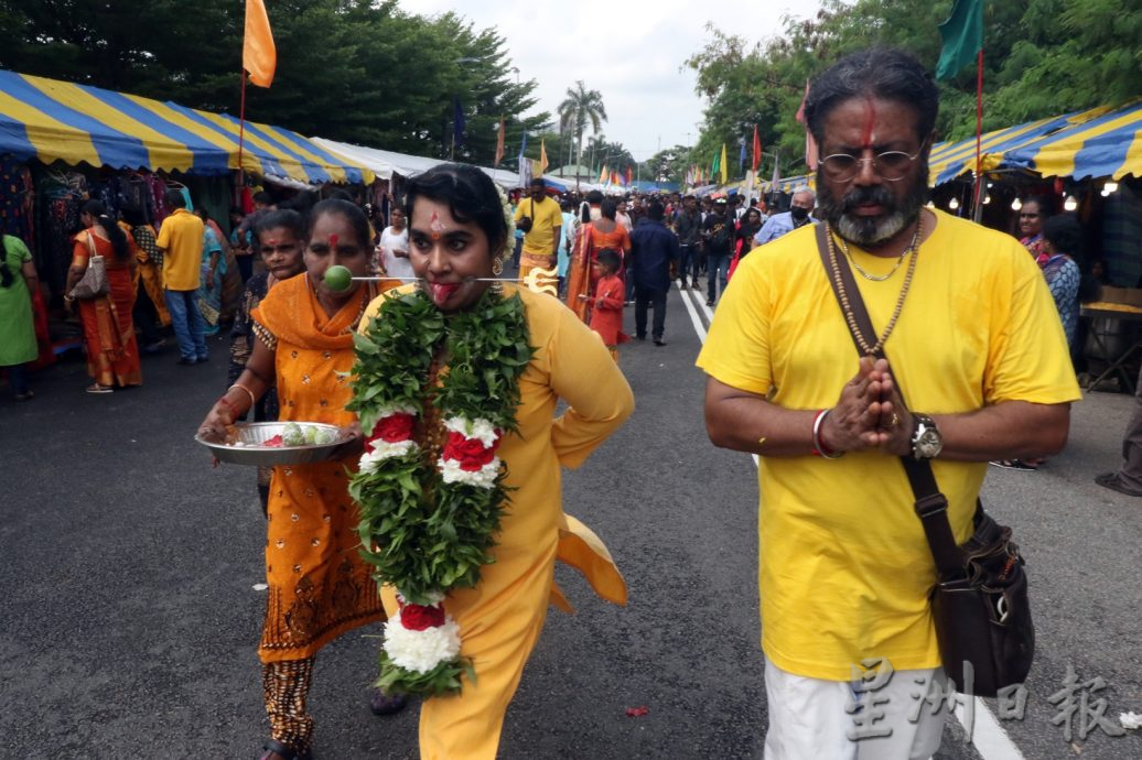 柔： 大宝森节祈愿还愿  淡杯兴都庙人山人海