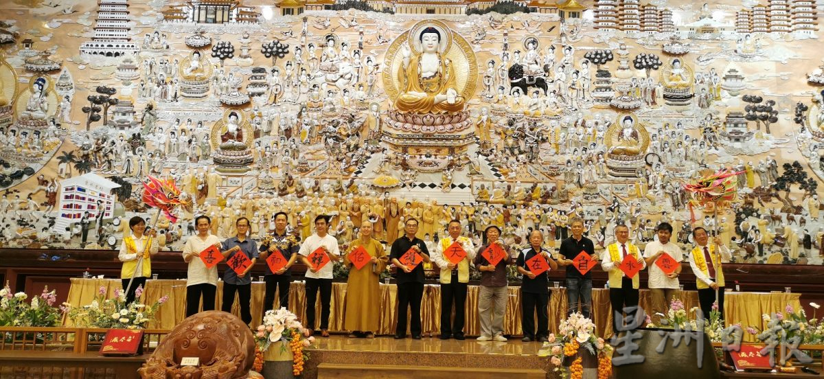 柔: 新马寺迎龙年造势活动 500灯笼题字绘画制创意龙