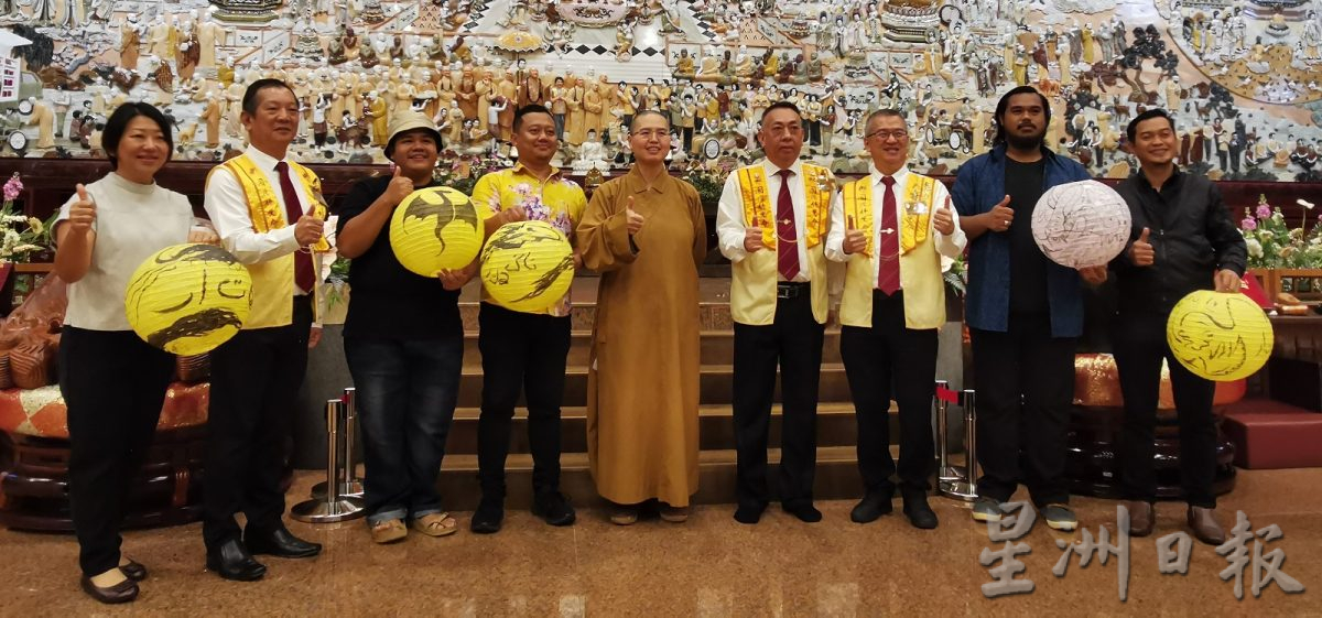 柔: 新马寺迎龙年造势活动 500灯笼题字绘画制创意龙