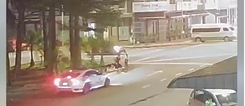 柔: 疑受情伤全裸上街 外籍男子被警逮捕