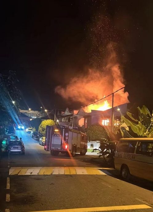 柔:疑电线短路 损失待估 民宅全家外出后失火