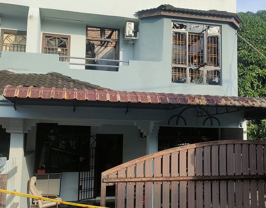 柔:疑电线短路 损失待估 民宅全家外出后失火