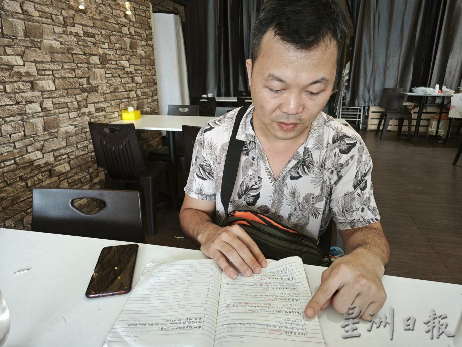 柔:【善心美事】:餐厅老板捐盒饭物资 救助贫户流浪汉逾10年