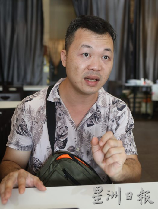 柔:【善心美事】:餐厅老板捐盒饭物资 救助贫户流浪汉逾10年