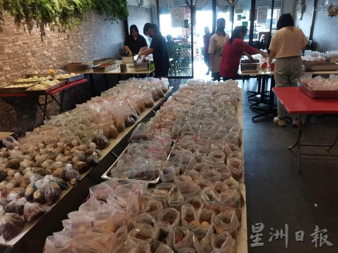 柔:【善心美事】:餐厅老板捐盒饭物资 救助贫户流浪汉逾10年