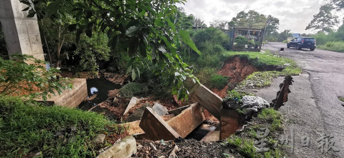 柔：【民生特工队】：雨水冲刷 泥土流失 沟涵崩塌  火车桥桥墩岌岌可危