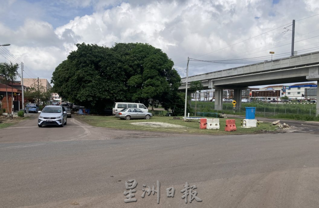 柔:【民生特工队】::武吉仕砵火车轨道旁道路坑洞处处令人忧