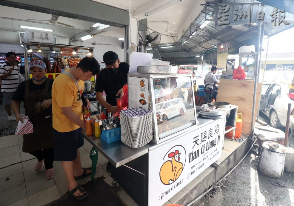 柔：【食客指路】（1月30日刊）饭带椰香炸鸡鲜嫩多汁 “天赐良鸡”俘虏饕客