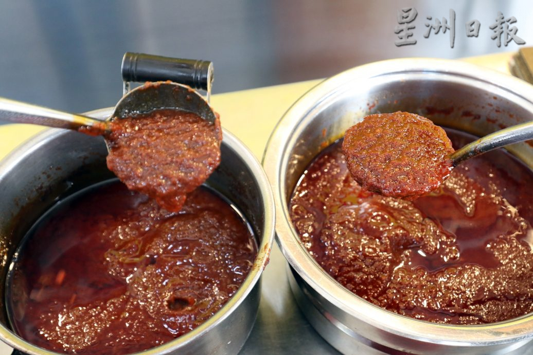 柔：【食客指路】（1月30日刊）饭带椰香炸鸡鲜嫩多汁 “天赐良鸡”俘虏饕客