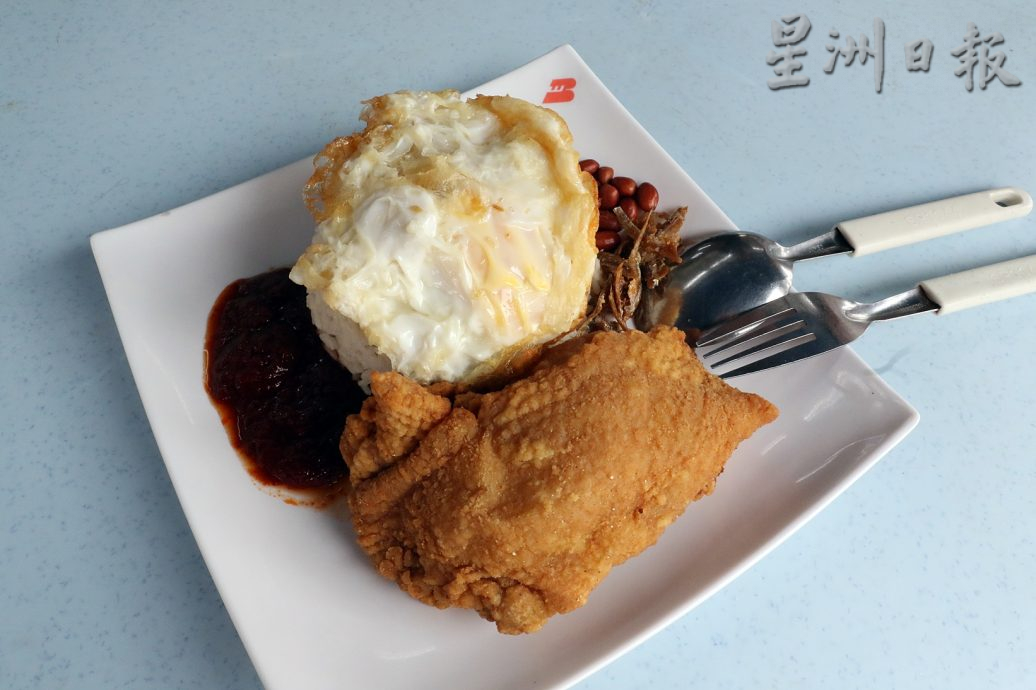 柔：【食客指路】（1月30日刊）饭带椰香炸鸡鲜嫩多汁 “天赐良鸡”俘虏饕客