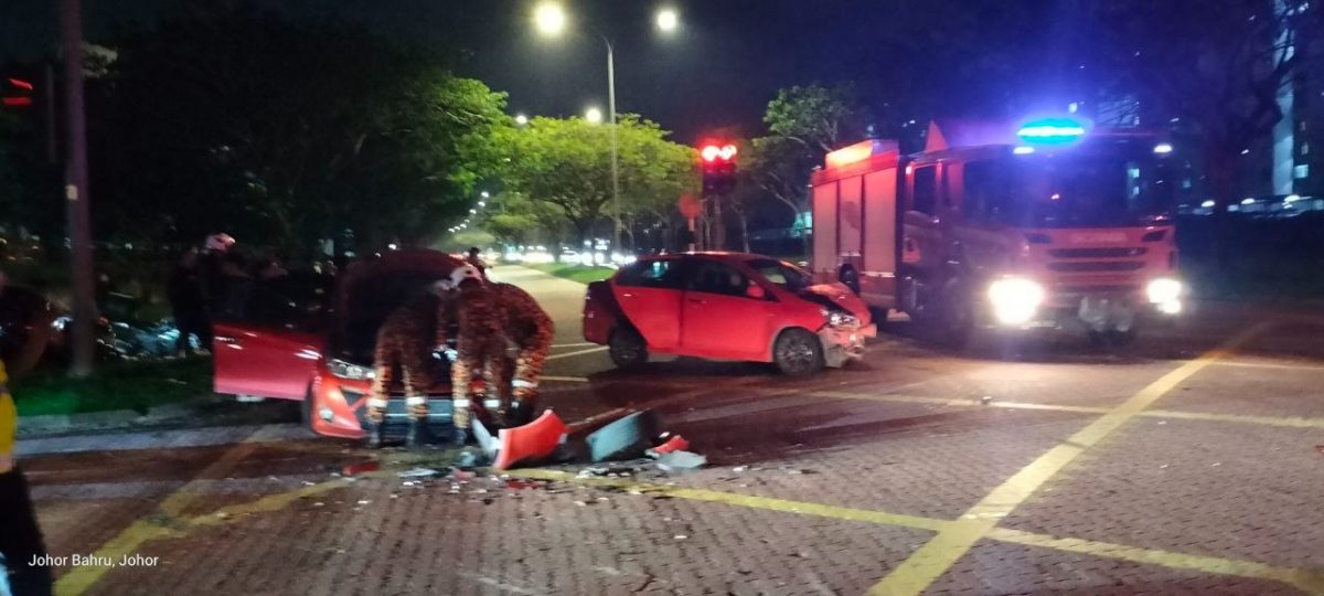 柔：两车相撞 2人受伤