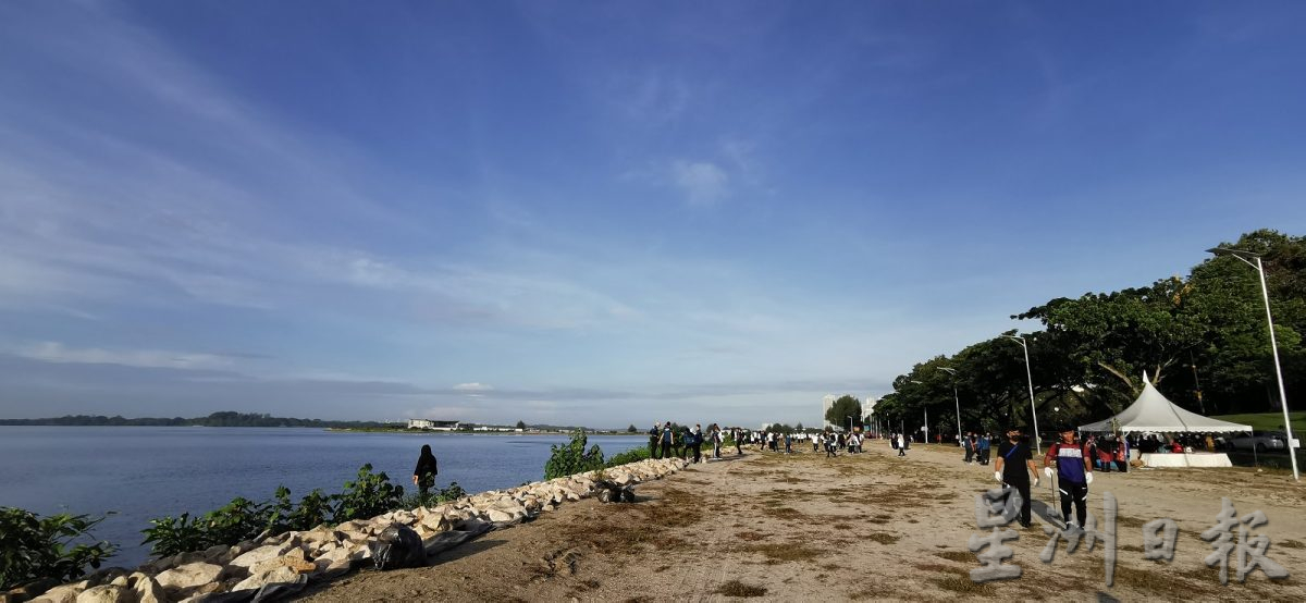 柔:丽都海边千人大扫除 大臣;可发展为休闲区