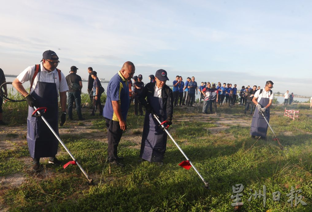 柔:丽都海边千人大扫除 大臣;可发展为休闲区