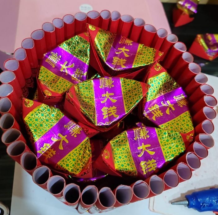 柔:今日面谱(25/1见报):少女制一桶金迎新年