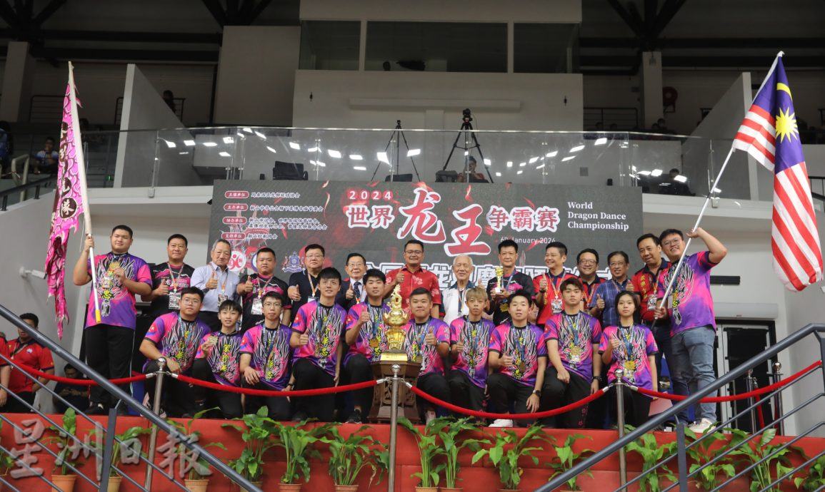 柔:何朝东:盼舞龙文化能争取列入非物质文化遗产