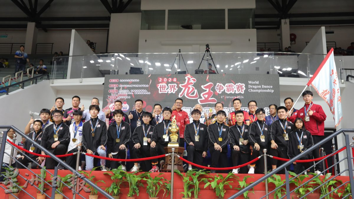 柔:何朝东:盼舞龙文化能争取列入非物质文化遗产