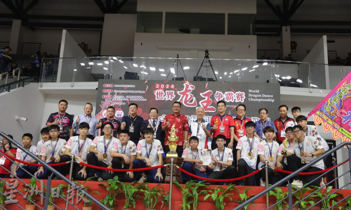 柔:何朝东:盼舞龙文化能争取列入非物质文化遗产