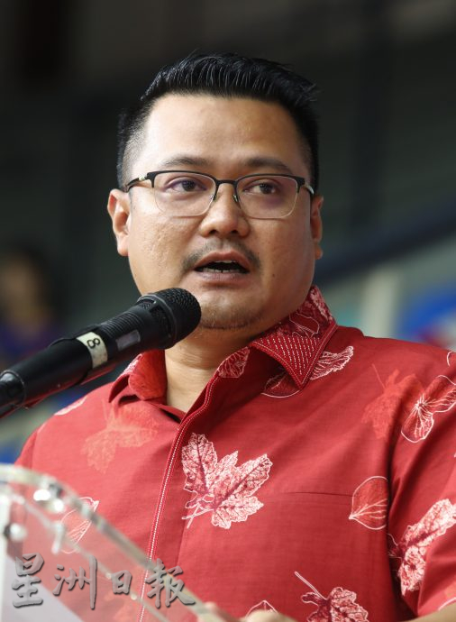 柔:何朝东:盼舞龙文化能争取列入非物质文化遗产