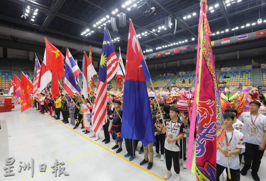 柔:何朝东:盼舞龙文化能争取列入非物质文化遗产