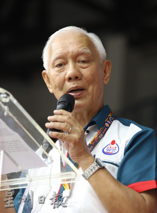 柔:何朝东:盼舞龙文化能争取列入非物质文化遗产