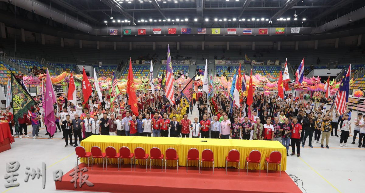 柔:何朝东:盼舞龙文化能争取列入非物质文化遗产