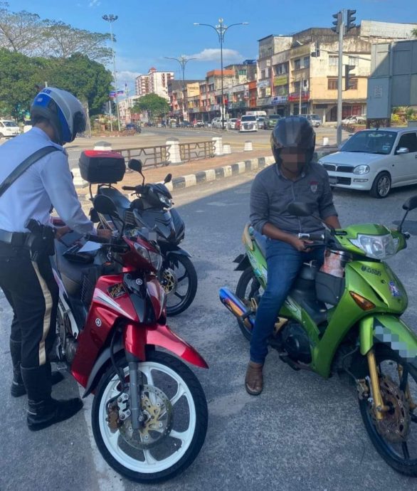 柔：哥打丁宜警方特别执法，开15张罚单，充公9交通工具