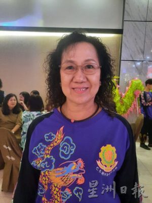 柔:封底:这些人,那些事(1月29日刊):千年巾帼龙队走过12年精彩历程 即将告别舞龙舞台