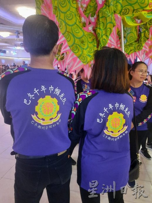 柔：封底：这些人，那些事（1月29日刊）：千年巾帼龙队走过12年精彩历程 即将告别舞龙舞台