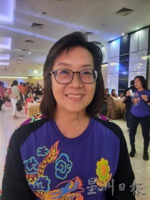 柔:封底:这些人,那些事(1月29日刊):千年巾帼龙队走过12年精彩历程 即将告别舞龙舞台