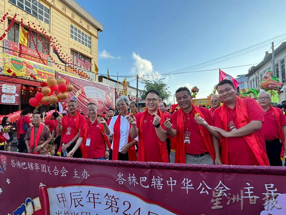 柔:峇华团新春庆典大游行 8000人参与其盛喜迎春