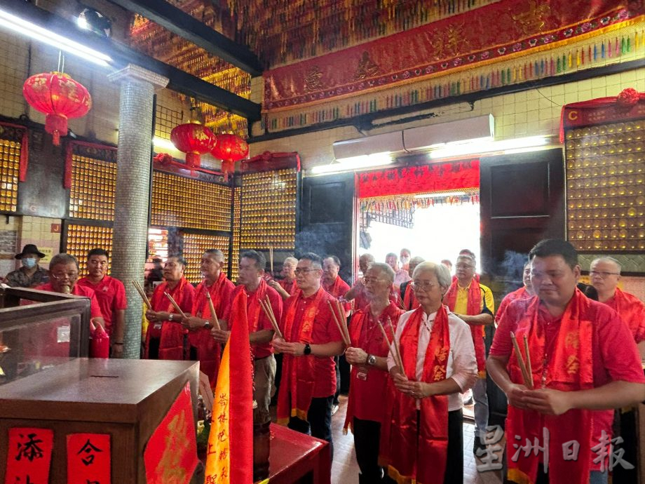 柔:峇华团新春庆典大游行 8000人参与其盛喜迎春