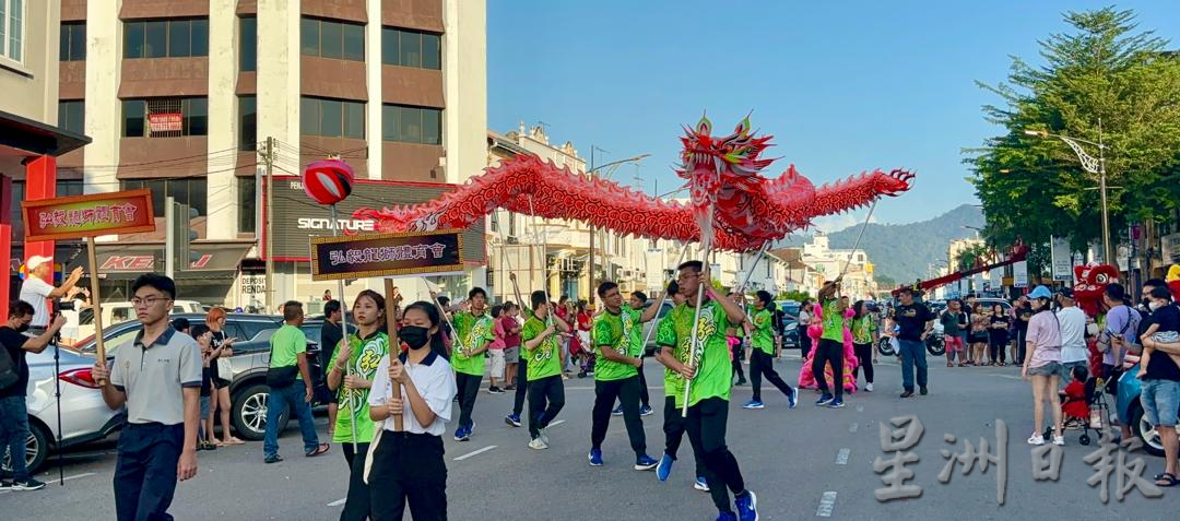 柔:峇华团新春庆典大游行 8000人参与其盛喜迎春