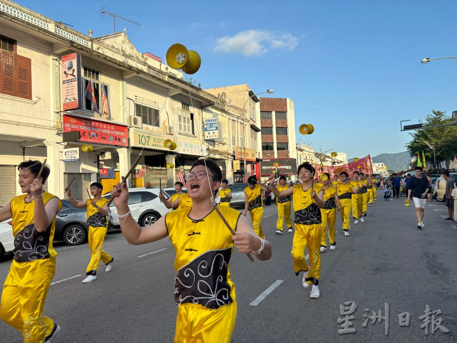 柔:峇华团新春庆典大游行 8000人参与其盛喜迎春