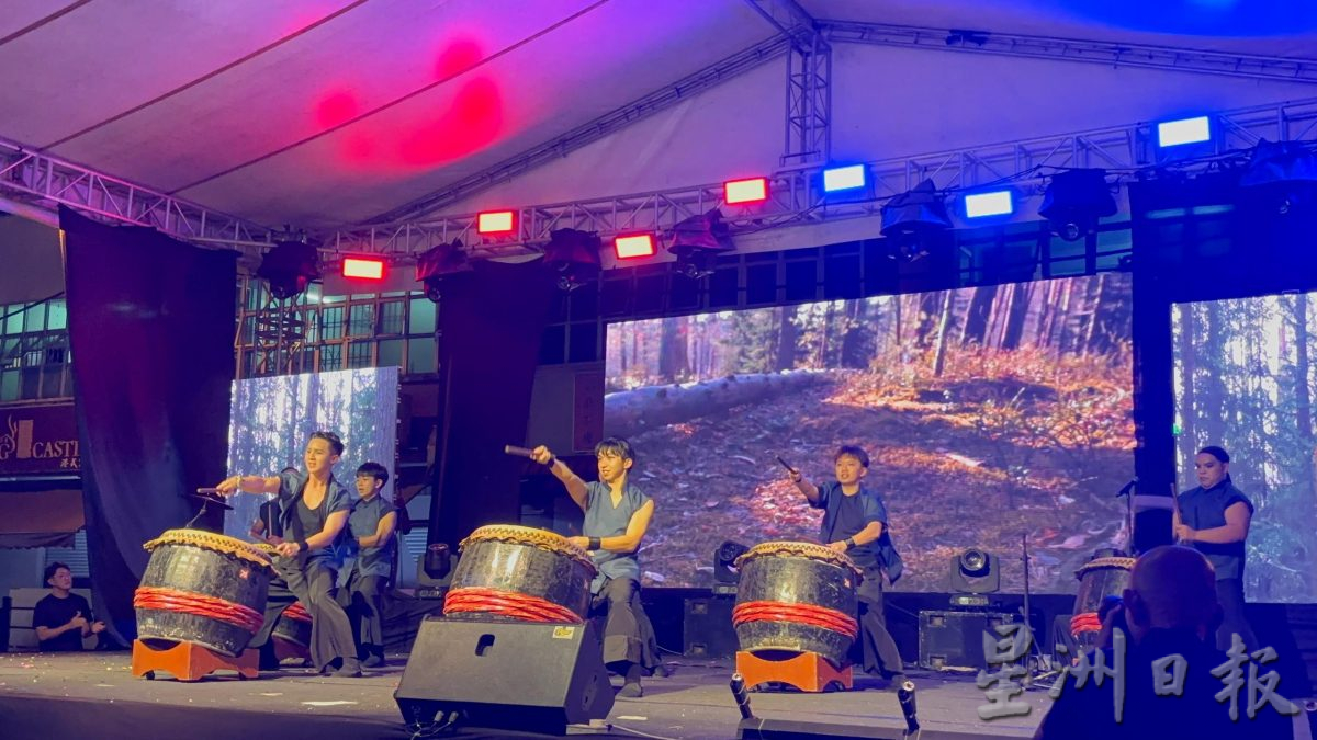 柔:峇华团新春庆典大游行 8000人参与其盛喜迎春