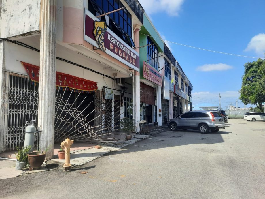 柔:年关近窃案增 麻坡一餐馆遭爆窃