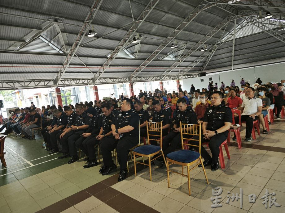 柔：拉勿：加强清晨时分罪案黑区巡逻工作