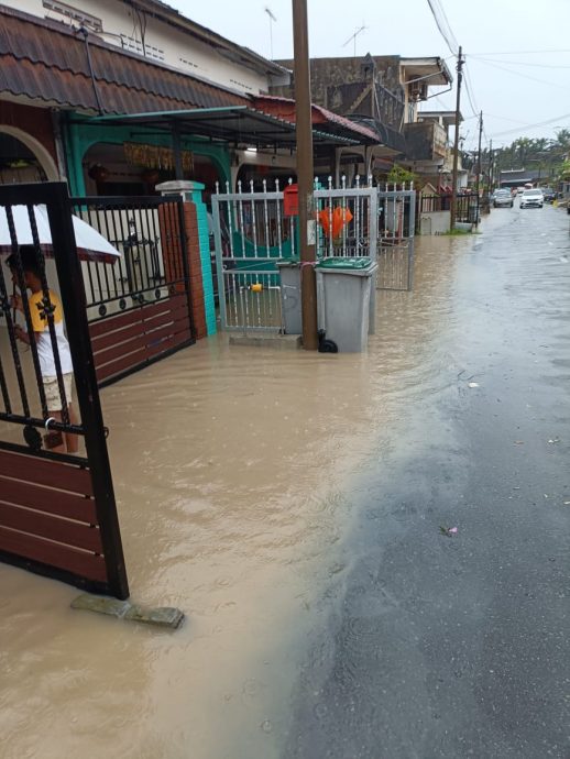 柔:新闻:拉央拉央遭受水灾侵袭 受灾人数增至60人